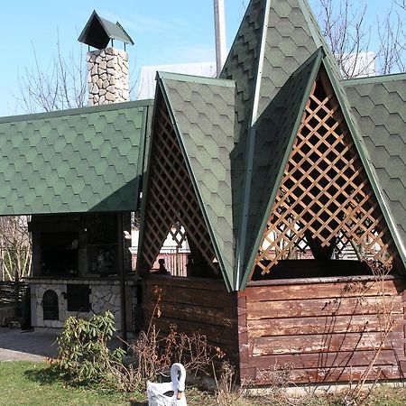Sadyba Bilya Richky Jaremtsje Buitenkant foto
