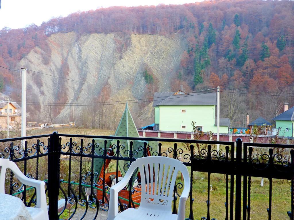 Sadyba Bilya Richky Jaremtsje Kamer foto