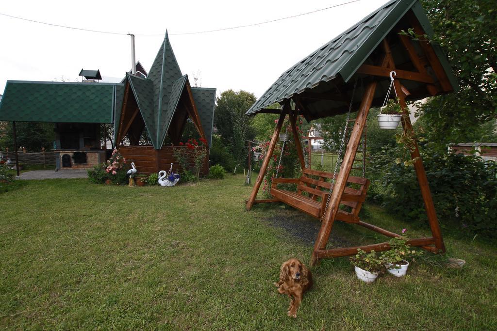 Sadyba Bilya Richky Jaremtsje Buitenkant foto
