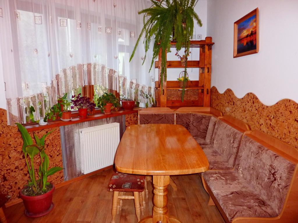 Sadyba Bilya Richky Jaremtsje Buitenkant foto