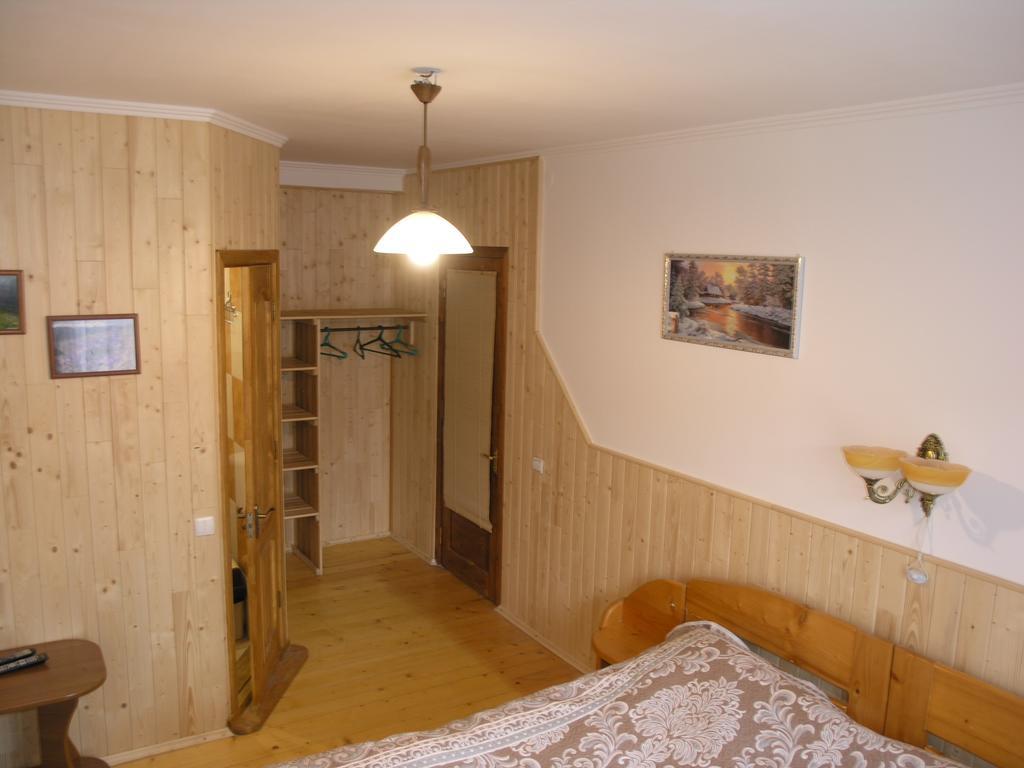 Sadyba Bilya Richky Jaremtsje Buitenkant foto