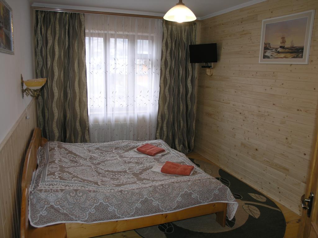 Sadyba Bilya Richky Jaremtsje Buitenkant foto