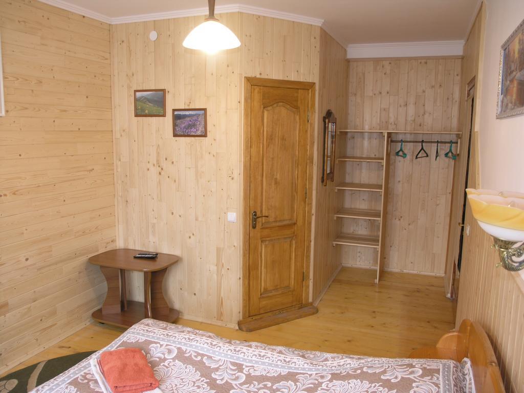 Sadyba Bilya Richky Jaremtsje Buitenkant foto