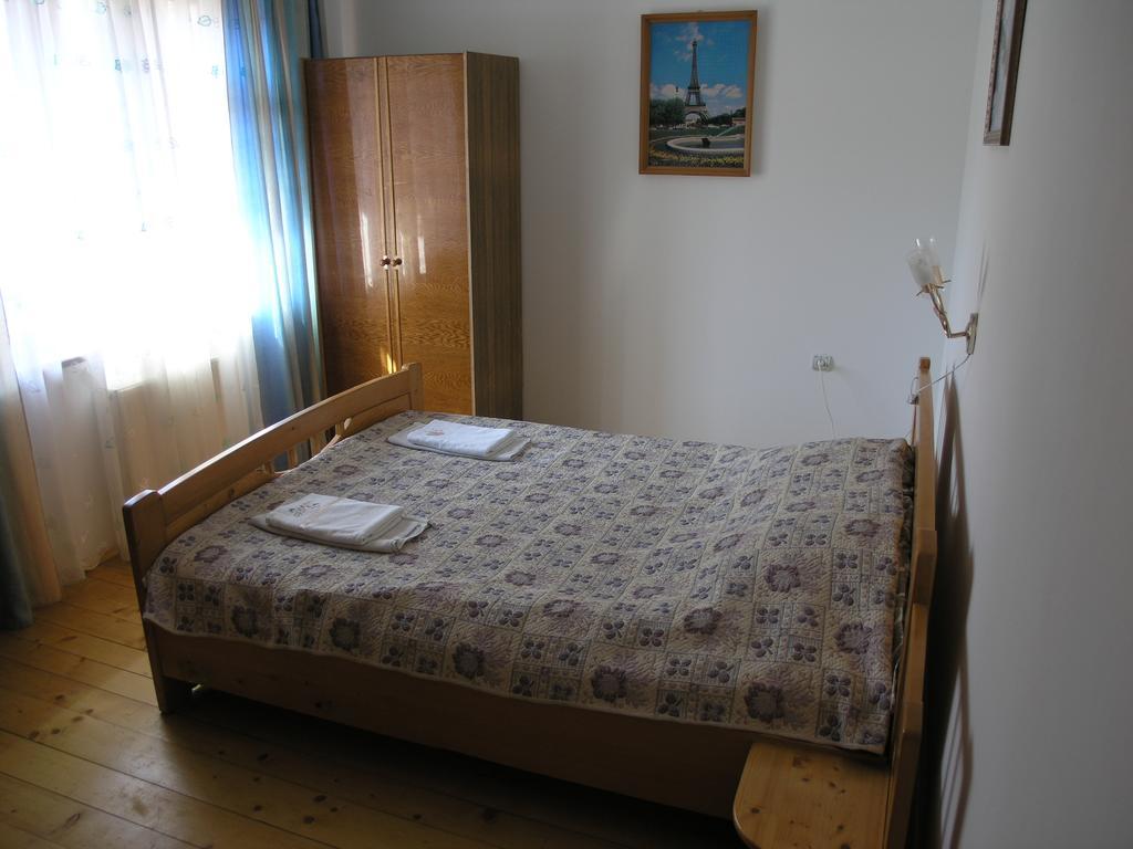Sadyba Bilya Richky Jaremtsje Buitenkant foto