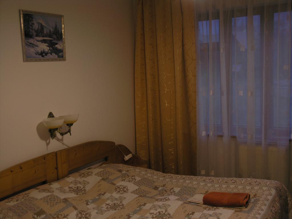 Sadyba Bilya Richky Jaremtsje Buitenkant foto
